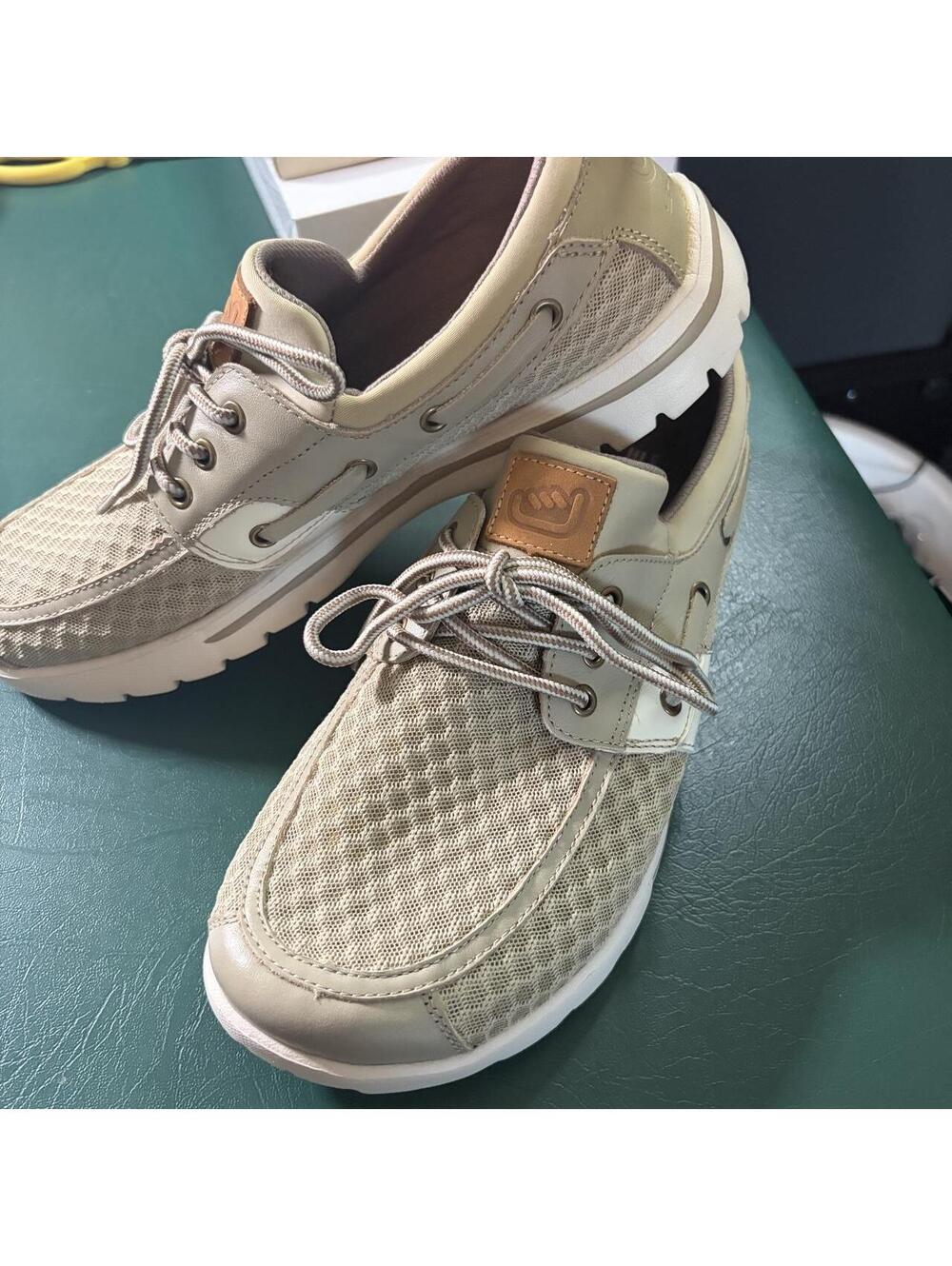 Men's Cream and Tan Boat-sho